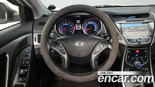 Hyundai AVANTE 2014 — фото 13