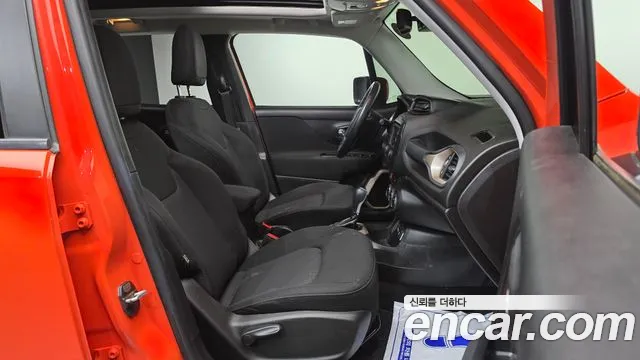 Jeep Renegade 2016 — фото 11