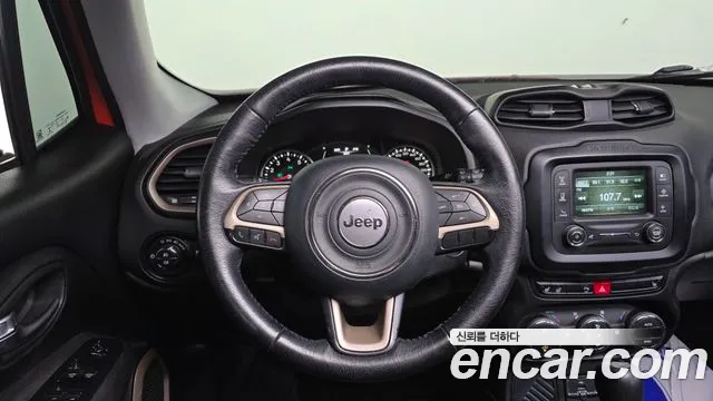 Jeep Renegade 2016 — фото 13