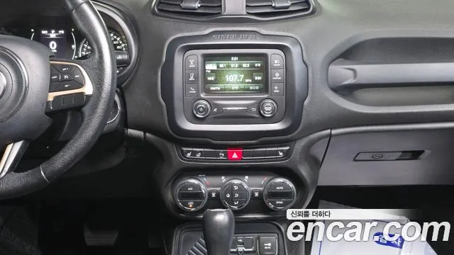Jeep Renegade 2016 — фото 14