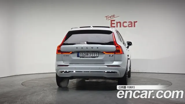 Volvo XC60 2023 — фото 3