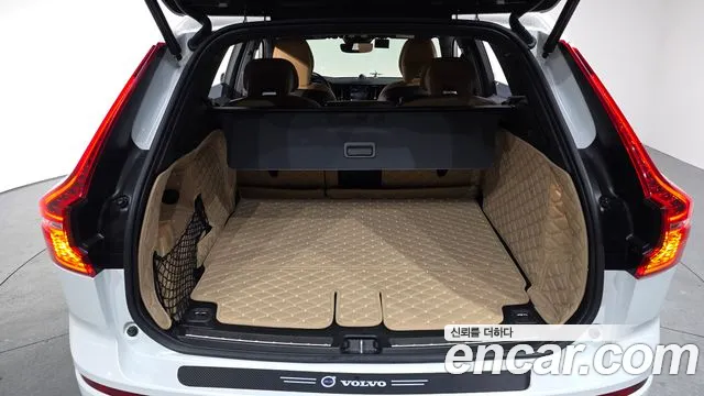 Volvo XC60 2023 — фото 19