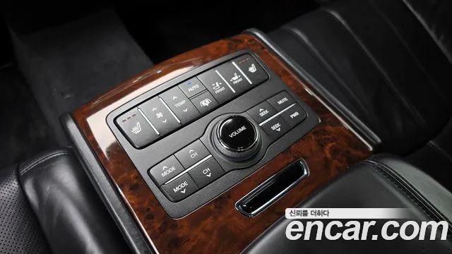 Hyundai Equus 2010 — фото 16