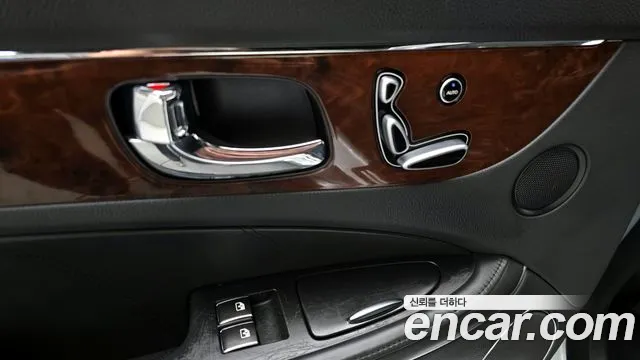 Hyundai Equus 2010 — фото 17