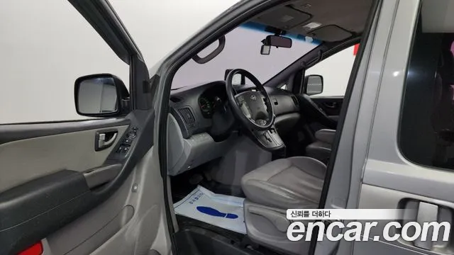 Hyundai Starex 2016 — фото 10