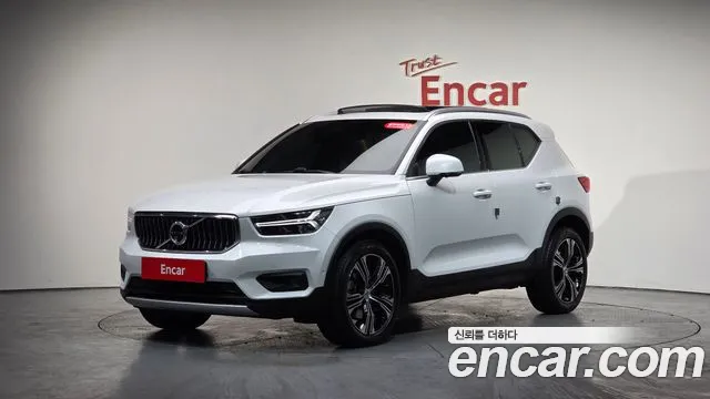 Volvo XC40 2021 — фото 1