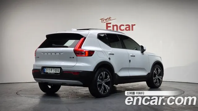 Volvo XC40 2021 — фото 2