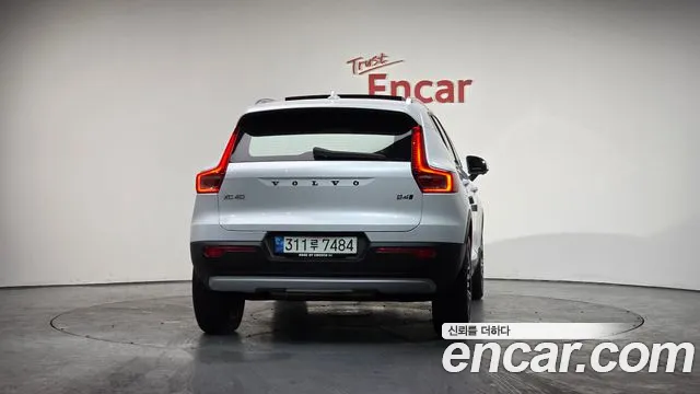 Volvo XC40 2021 — фото 4
