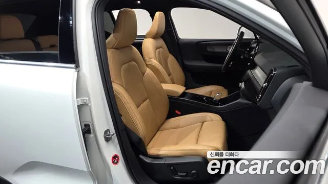 Volvo XC40 2021 — фото 10