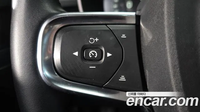 Volvo XC40 2021 — фото 17