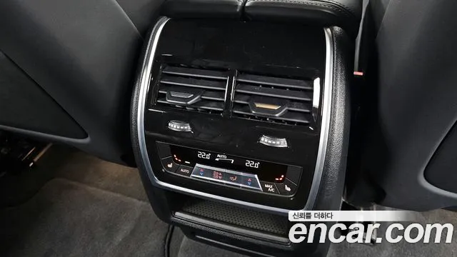 BMW XM 2023 — фото 19