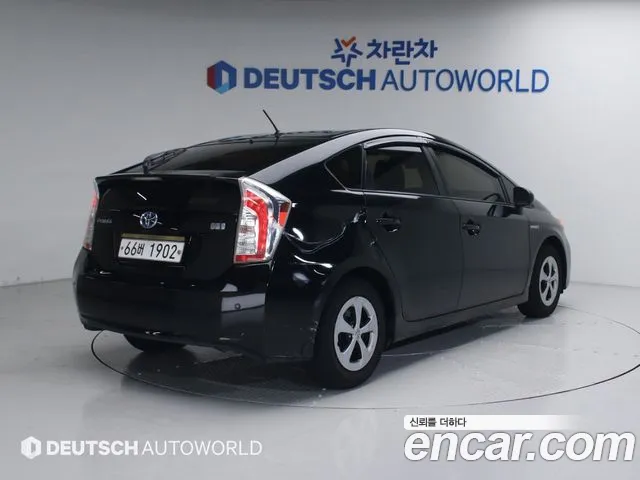 Toyota Prius 2012 — фото 2