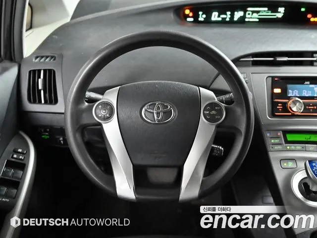 Toyota Prius 2012 — фото 13