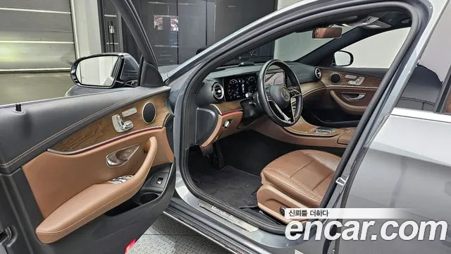 Mercedes-Benz E-Class 2021 — фото 11