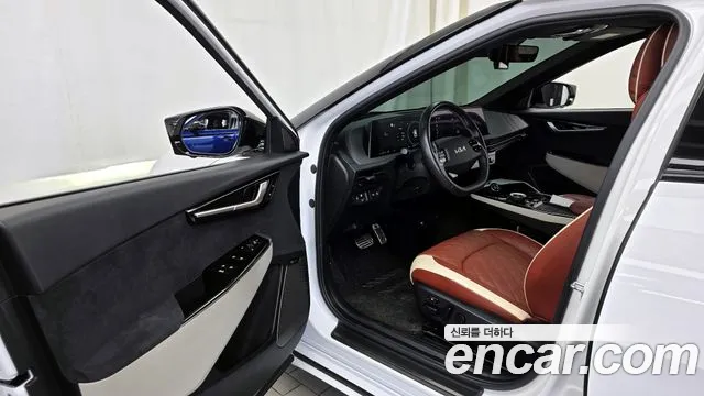 Kia EV6 2022 — фото 10