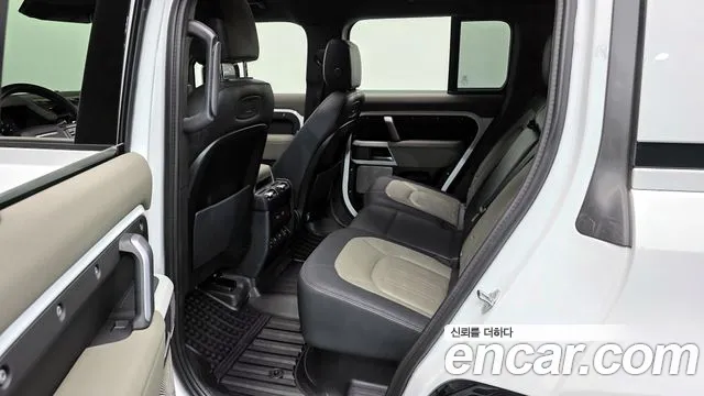 Land Rover Defender 2022 — фото 12