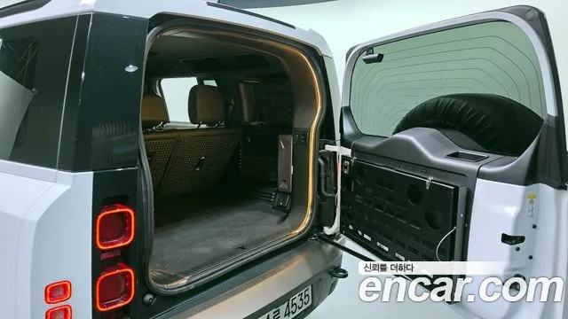 Land Rover Defender 2022 — фото 20