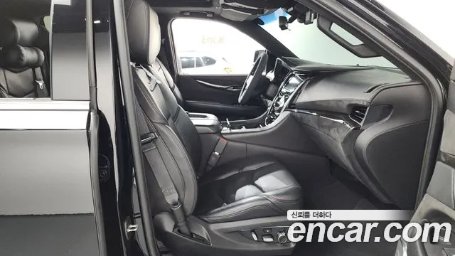 Cadillac Escalade 2018 — фото 11