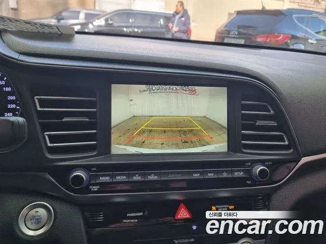Hyundai AVANTE 2020 — фото 11