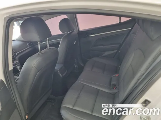 Hyundai AVANTE 2020 — фото 18