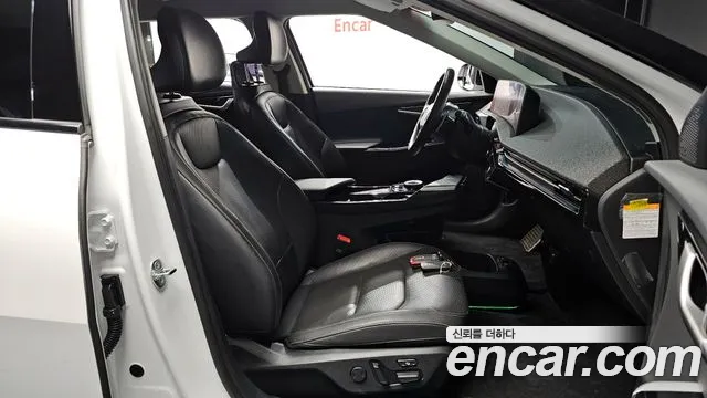Kia EV6 2023 — фото 10