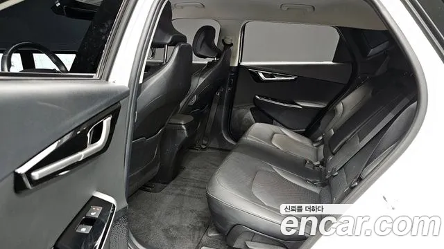 Kia EV6 2023 — фото 12