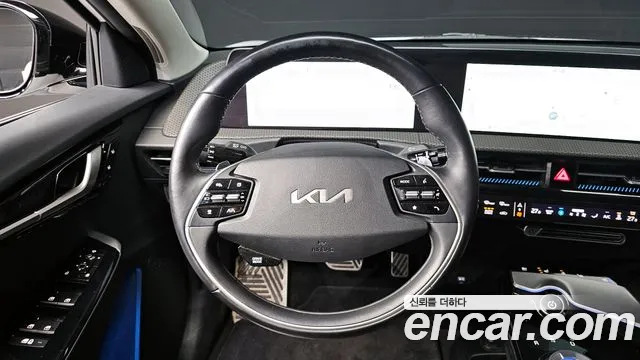 Kia EV6 2023 — фото 13
