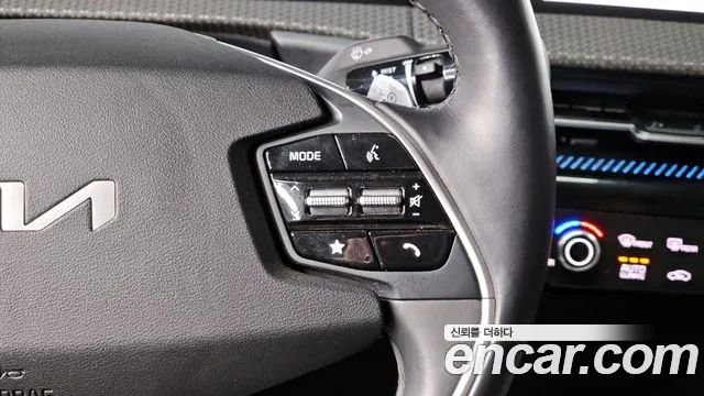 Kia EV6 2023 — фото 17