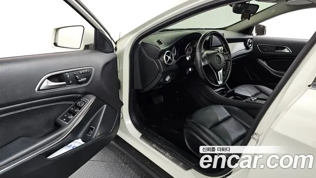 Mercedes-Benz GLA-Class 2015 — фото 11
