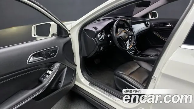 Mercedes-Benz GLA-Class 2015 — фото 11