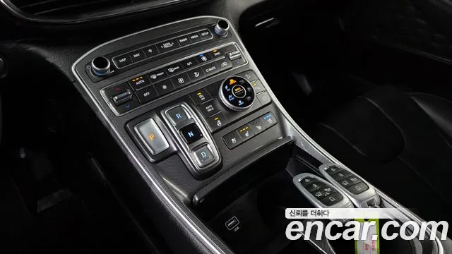 Hyundai Santafe 2022 — фото 9