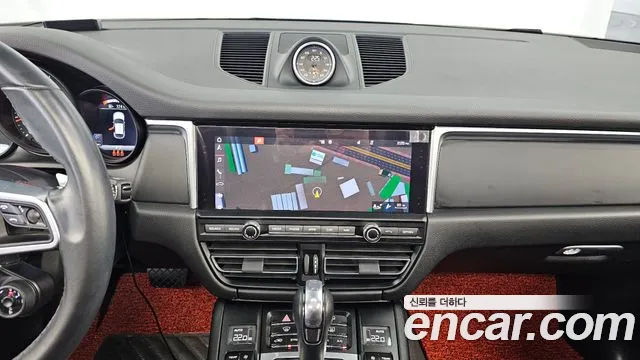 Porsche Macan 2019 — фото 14