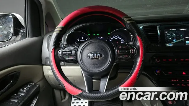 Kia Canival 2018 — фото 13