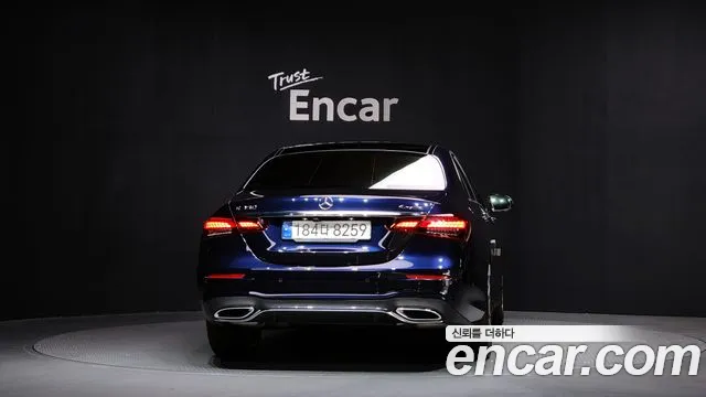Mercedes-Benz E-Class 2022 — фото 4