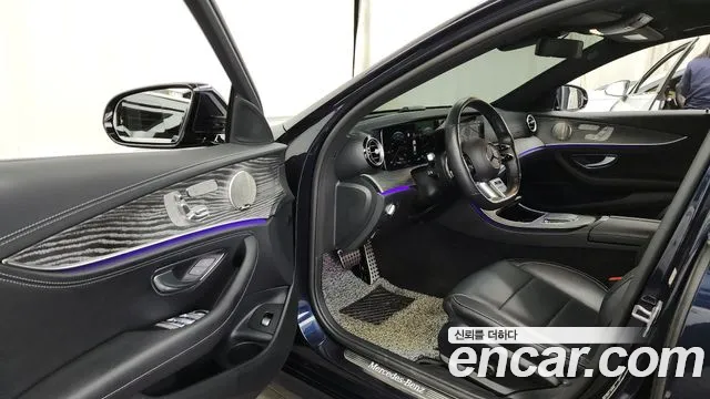 Mercedes-Benz E-Class 2022 — фото 10