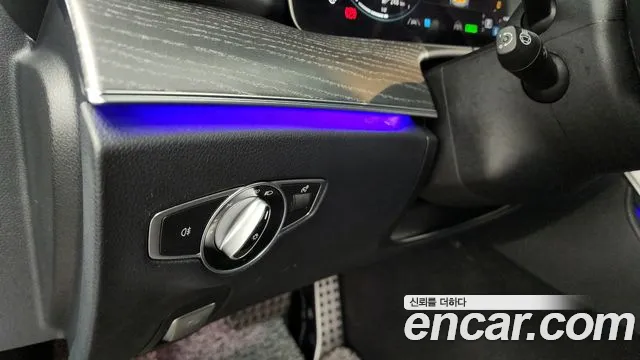 Mercedes-Benz E-Class 2022 — фото 16