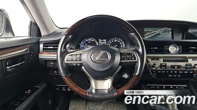 Lexus ES 2016 — фото 15