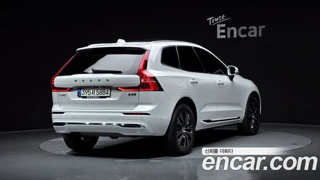 Volvo XC60 2022 — фото 2