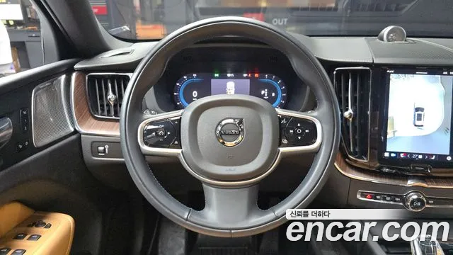 Volvo XC60 2022 — фото 13