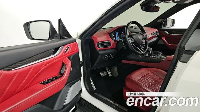 Maserati Levante 2020 — фото 11