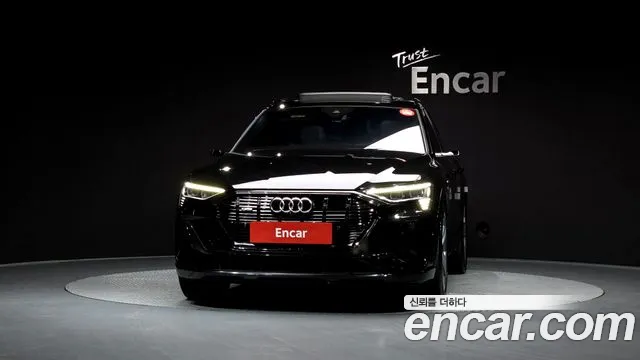 Audi e-tron 2022 — фото 3