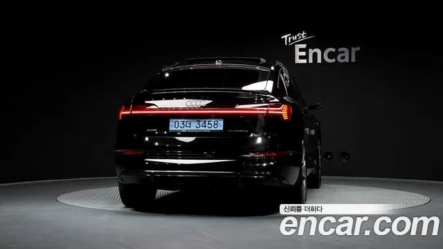 Audi e-tron 2022 — фото 4