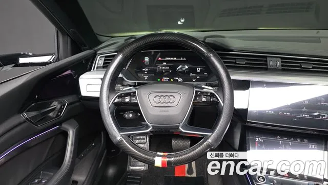 Audi e-tron 2022 — фото 13