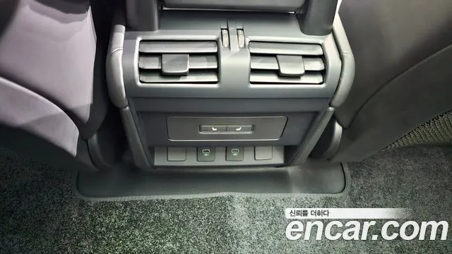 Land Rover Defender 2025 — фото 17