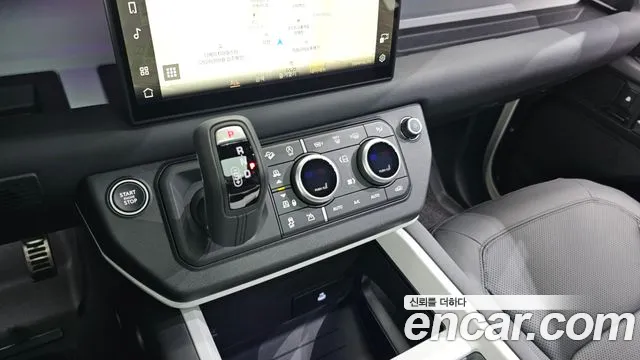 Land Rover Defender 2025 — фото 18