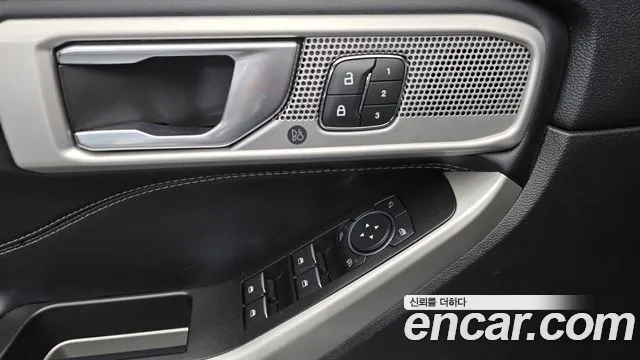 Ford Explorer 2022 — фото 17