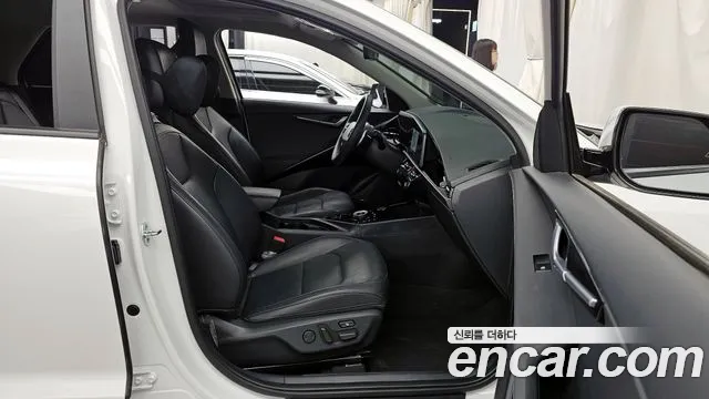 Kia Niro 2022 — фото 11