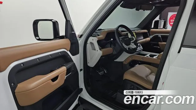 Land Rover Defender 2025 — фото 11