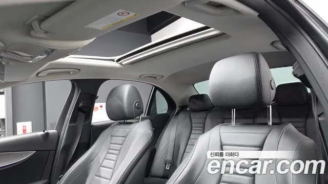 Mercedes-Benz E-Class 2018 — фото 19
