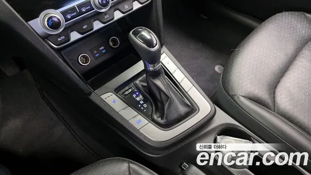 Hyundai AVANTE 2019 — фото 9